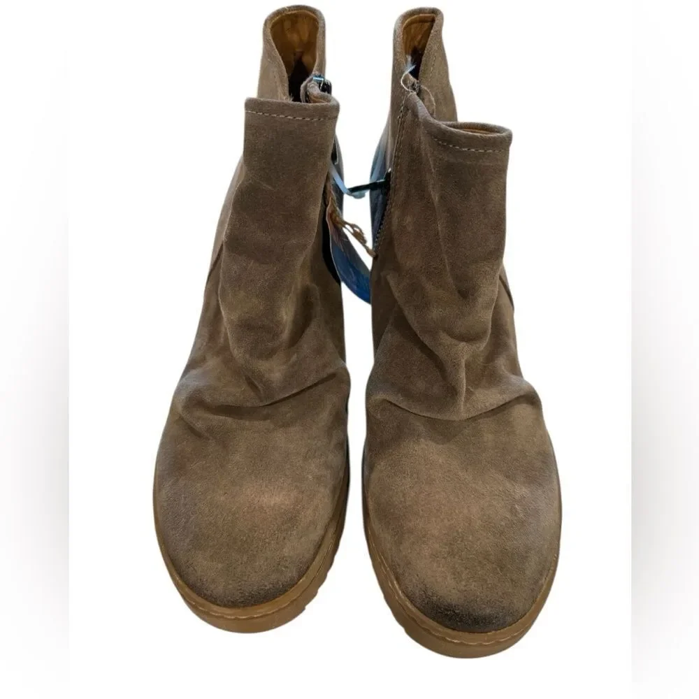 NWT Aqua Sofft water proof wedge ankle boots.
